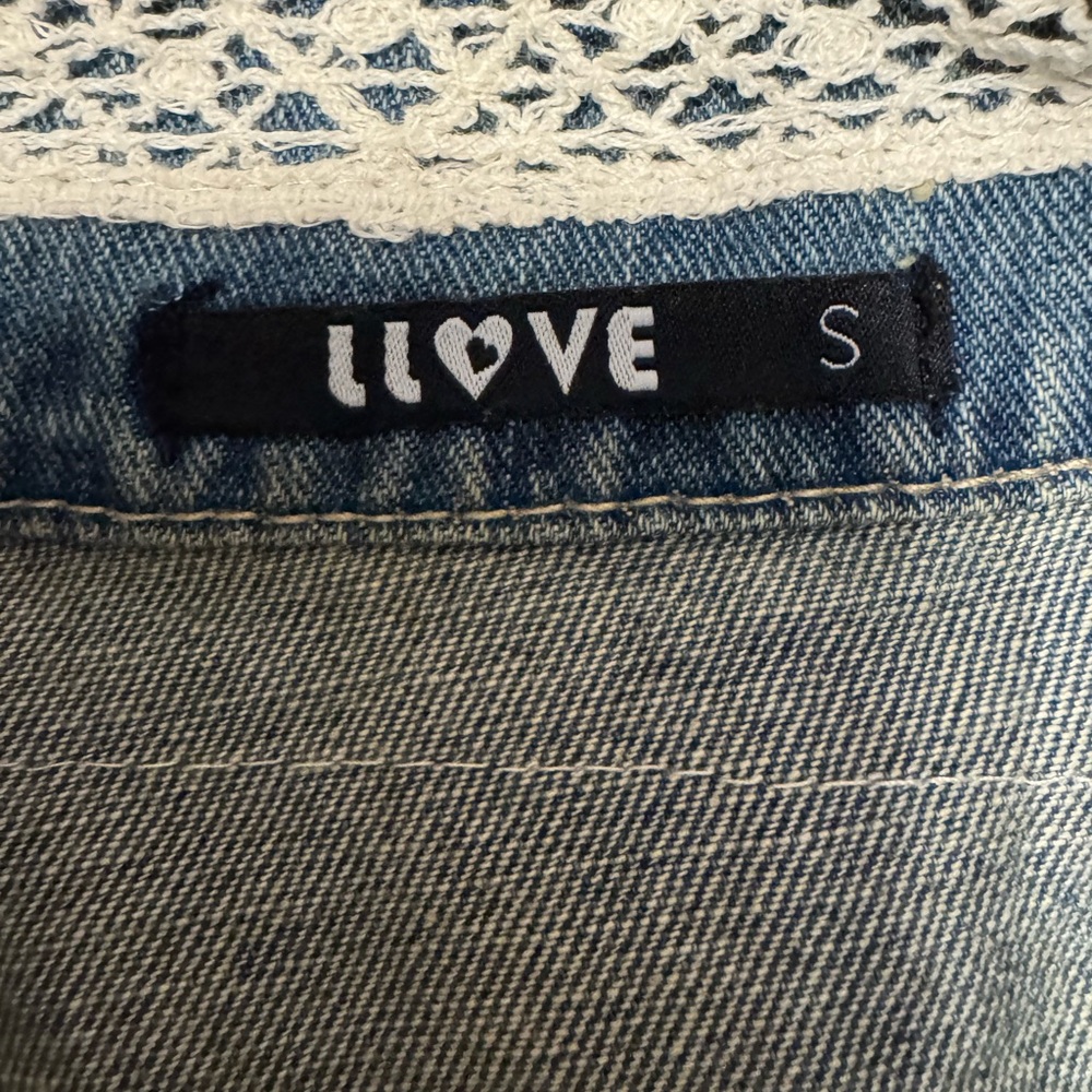 Chic Denim Vest with Lace Detail - Picture 5 of 6